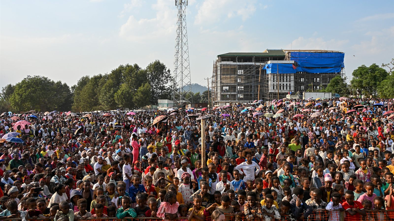 Large Bedele crowd at a Gospel crusade